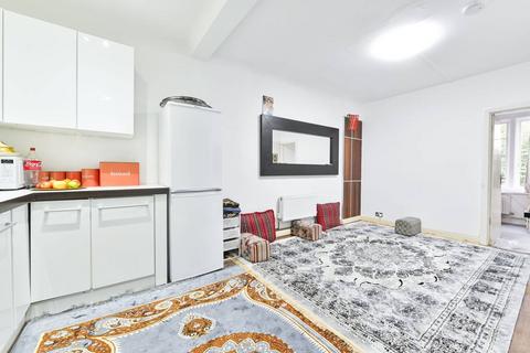 Mortimer Crescent, St John's Wood... 2 bed flat for sale