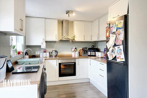 Horse Chestnut Close, Chesterfield 3 bed end of terrace house for sale