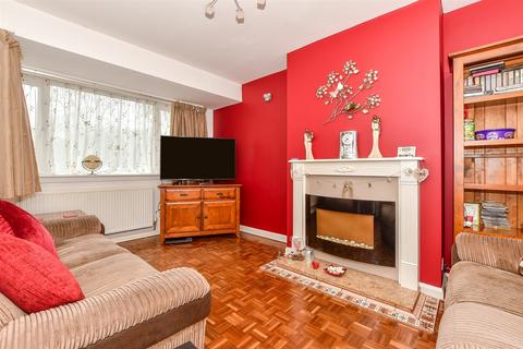Quarry Hill Road, Tonbridge, Kent 2 bed maisonette for sale