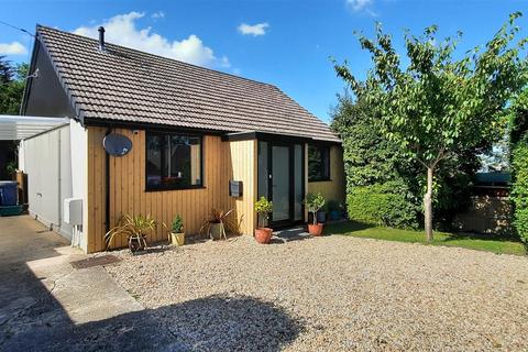 Common Mead Avenue, Gillingham 2 bed detached bungalow for sale