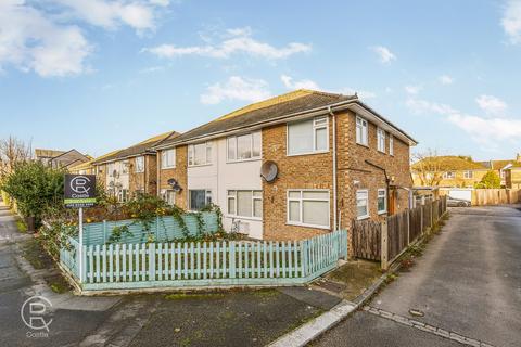 Tennyson Road, London, W7 2 bed maisonette for sale