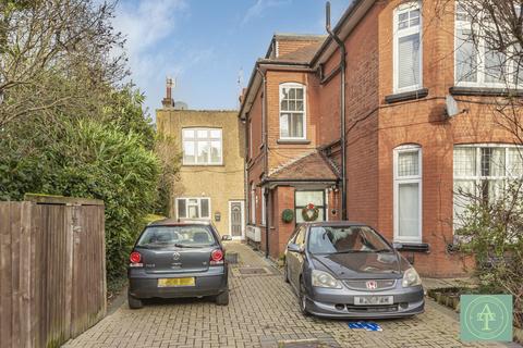 Elm Park Road, N21 2 bed flat for sale