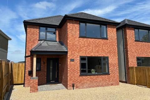 Woodrow Road, Melksham SN12 4 bed detached house for sale