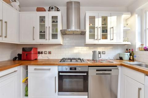 Somers Road, Reigate, Surrey 2 bed flat for sale