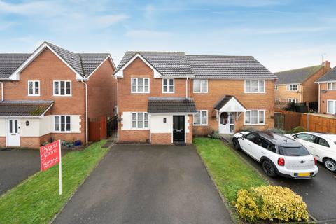 Daubeney Avenue, Saxilby, Lincoln... 3 bed semi