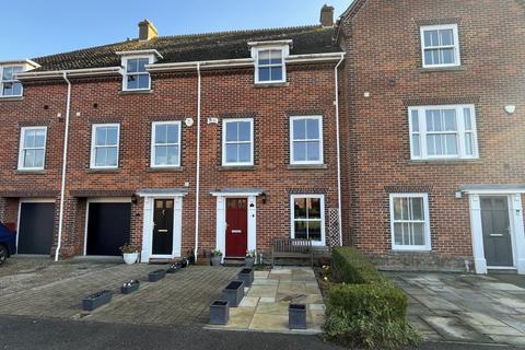 Red Hall Court, Felixstowe IP11 4 bed townhouse for sale