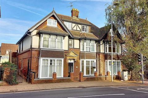 Winchester 2 bed flat for sale