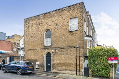 Wandsworth Road, Clapham 2 bed flat for sale