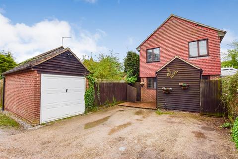 Alderbury Lea, Bicknacre 4 bed detached house for sale