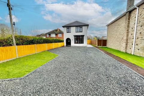 Broad Lane, Moulton 4 bed detached house for sale