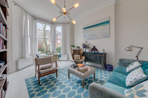 St. Quintin Avenue, London 2 bed flat for sale