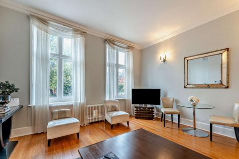 Lennox Gardens, London SW1X 2 bed flat for sale