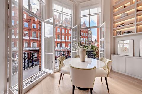 Pont Street, London SW1X 2 bed flat for sale