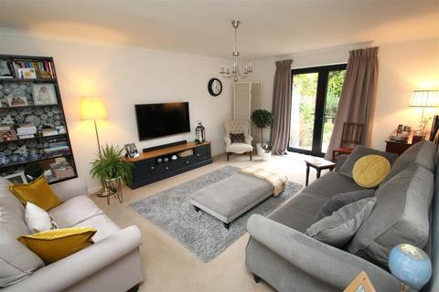 2 bedroom semi-detached bungalow for sale