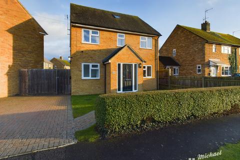 Roberts Road, Haddenham, Buckinghamshire 3 bed detached house for sale