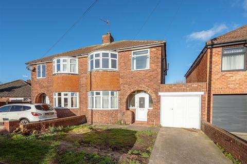 Doriam Drive, York, YO31 9JE 3 bed semi