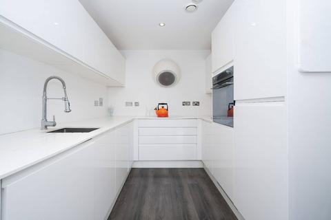 Wilmington Close, Watford, WD18 2 bed flat for sale