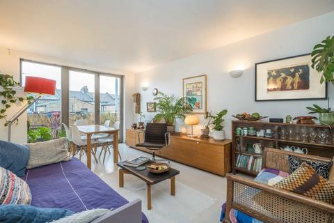 Lower Clapton Road, London E5 2 bed flat for sale