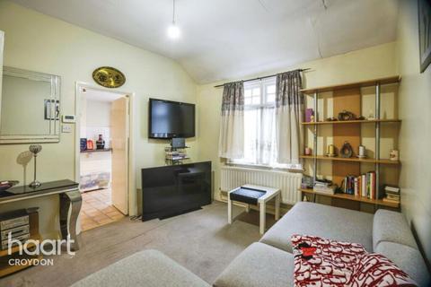 Godstone Road, Kenley 3 bed flat for sale