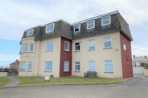 Lusty Glaze Road, Newquay TR7 2 bed apartment for sale