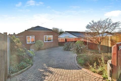 Passage Lane, Warsash, Southampton 2 bed detached bungalow for sale