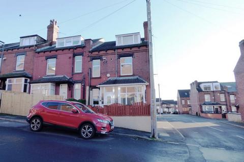 Station Mount, Leeds LS13 2 bed terraced house for sale