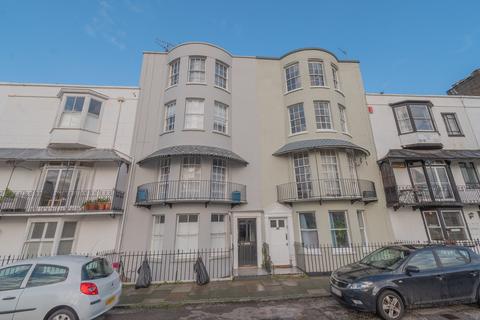 Spencer Square, Ramsgate, CT11 1 bed flat for sale