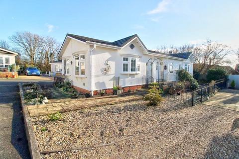 Oak Tree Lane, Eastbourne BN23 2 bed detached bungalow for sale
