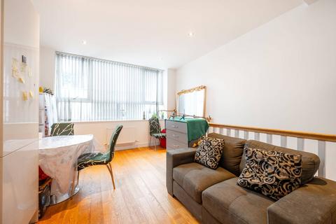 Research House, Greenford, UB6 1 bed flat for sale