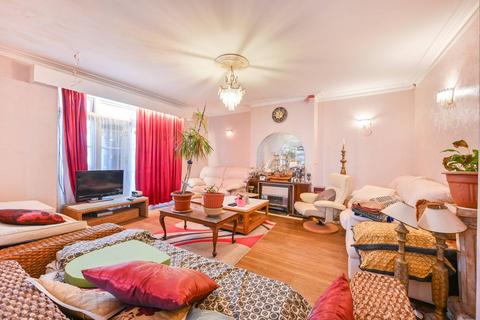 Park Lane, Wembley Park, Wembley, HA9 6 bed semi