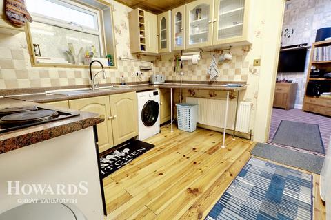 Albion Road, Great Yarmouth 4 bed end of terrace house for sale