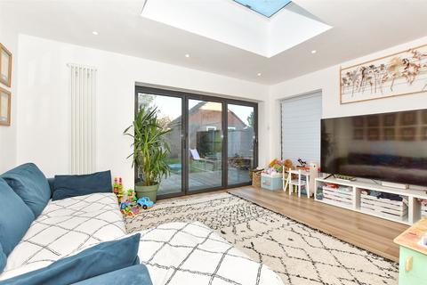 Vlissingen Drive, Deal, Kent 3 bed semi