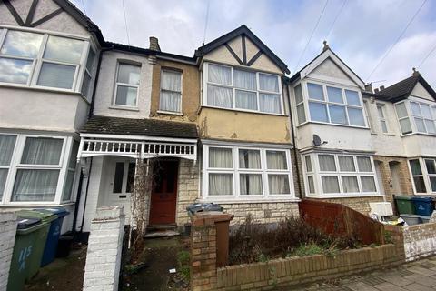 Rosslyn Crescent, Harrow 2 bed flat for sale