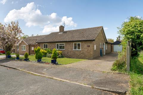 Benyon Gardens, Bury St. Edmunds IP28 3 bed detached bungalow for sale