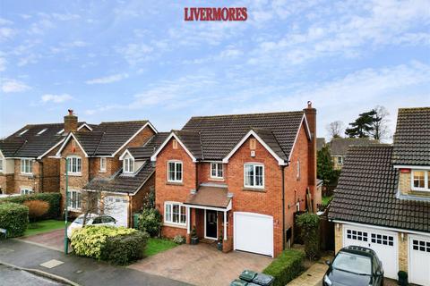 Moore Close, Dartford 4 bed detached house for sale