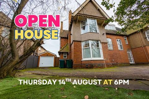 Stoke Green, Coventry CV3 7 bed semi