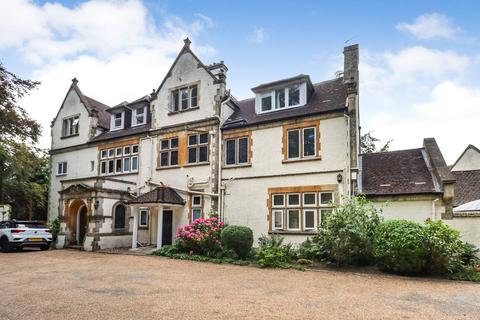 Clarewood Drive, Surrey GU15 3 bed penthouse for sale