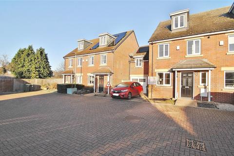 John Harper Close, Stroud... 3 bed semi