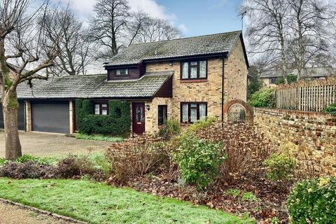 Forest End Road, Sandhurst GU47 4 bed link detached house for sale