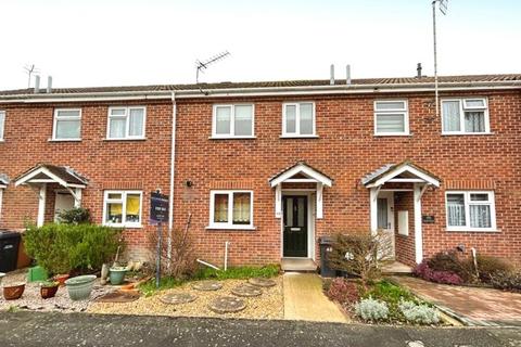 Hunters Crescent, Romsey, Hampshire 2 bed terraced house for sale