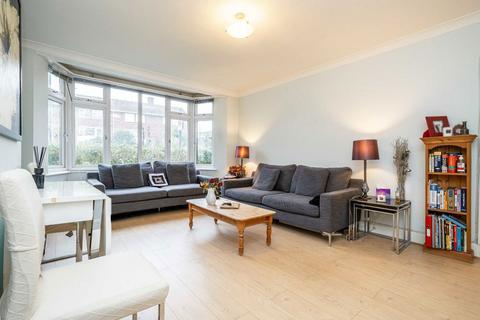 St. Margarets Road, St Margarets TW1 3 bed flat for sale