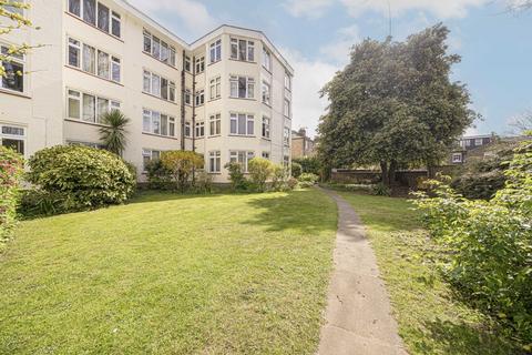 St. Margarets Road, St Margarets TW1 3 bed flat for sale