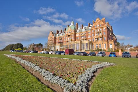 The Leas, The Metropole The Leas, CT20 3 bed flat for sale