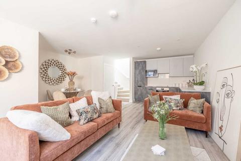 The Grove, Slough SL1 2 bed terraced house for sale