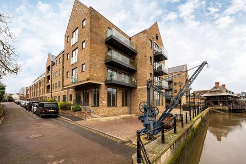 Lion Court, Old Isleworth, Isleworth... 3 bed flat for sale