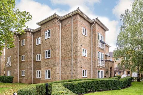 Trematon Place, Teddington TW11 2 bed flat for sale
