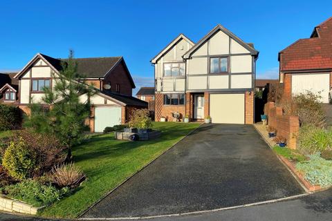 Hopton Drive, Kidderminster, DY10 4 bed detached house for sale