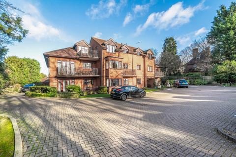 Carew Road, Northwood, Middlesex 2 bed apartment for sale