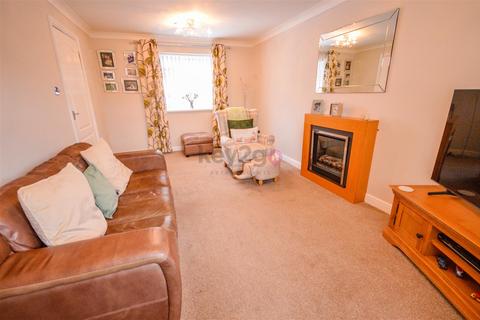 Valley View Close, Eckington... 3 bed semi