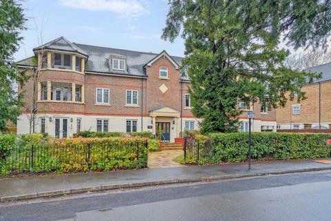 Westfield Park, Hatch End, Pinner HA5 2 bed apartment for sale